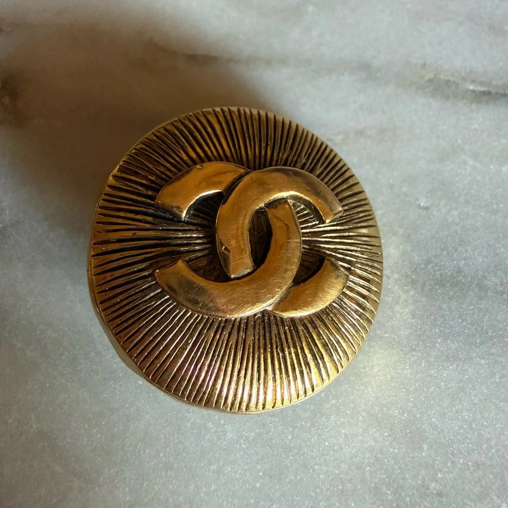 CHANEL Brooch - Picture 3 of 6